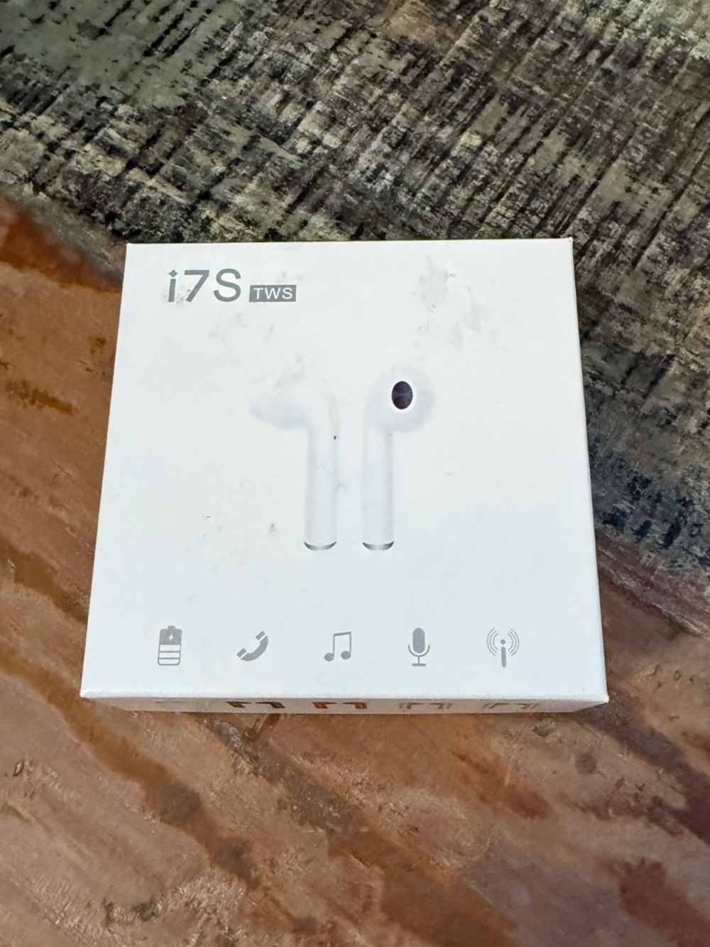 Model:i7S TWS Earbuds. Compatible with :
iOS&Android devices - Picture 3 of 6